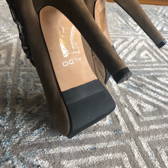 Shoes - Picture 7 of 9